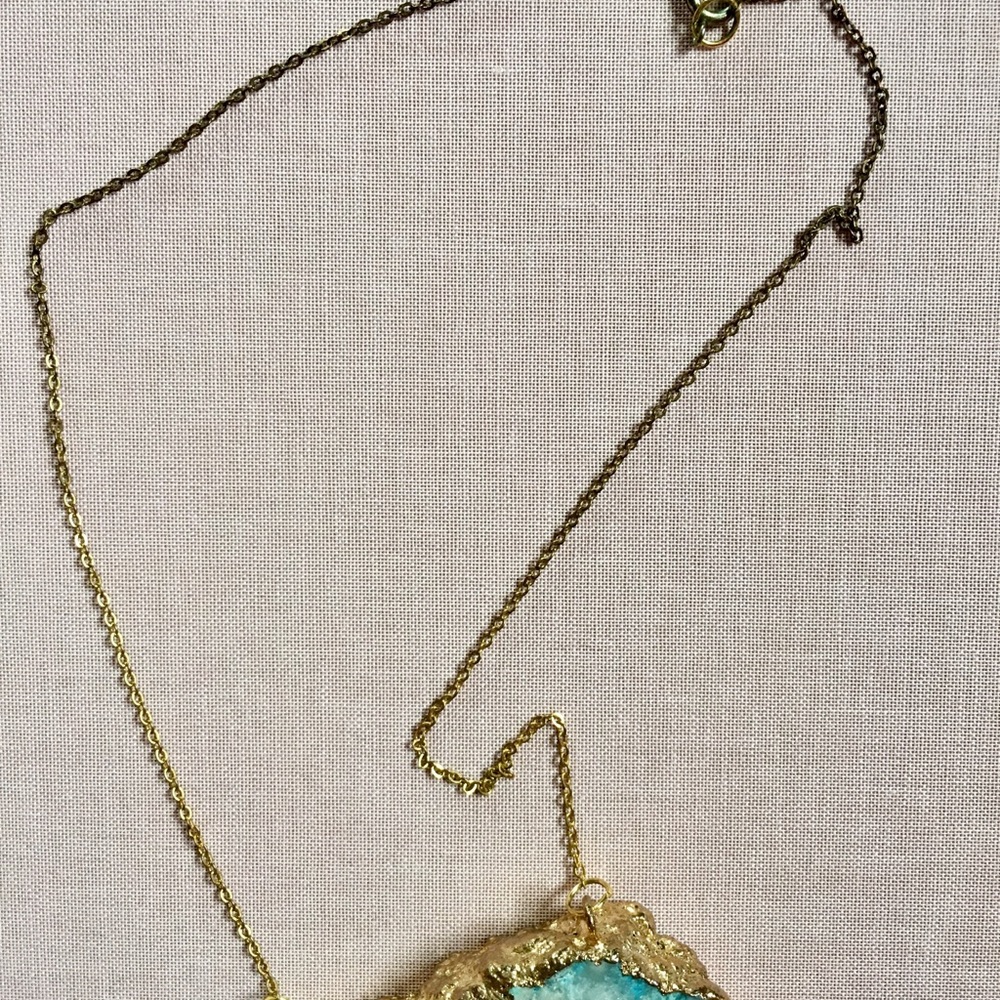Turquoise and gold geoed necklace - Picture 5 of 5